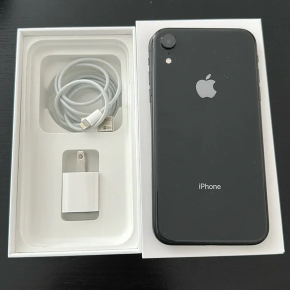 Unlocked Apple iPhone XR 64GB *Black - Picture 2 of 7